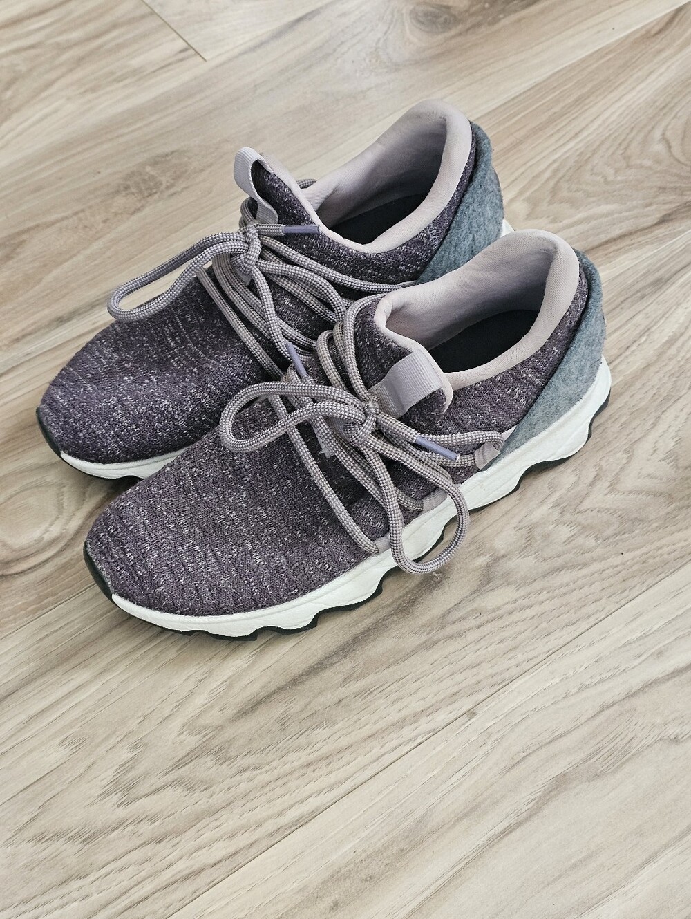 Sorel Kinetic Impact Lace Comfort Shoe Womens Size 8 Purple & Grey